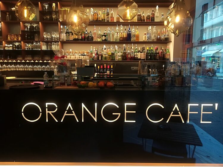 Orange cafè -Beyond the Magazine