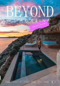 copertina Beyond Travel & Location con immagine di piscina e tramonto