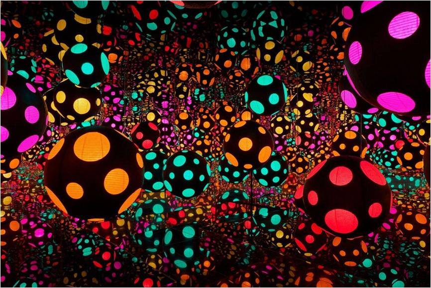 yayoi-kusama-artista-giapponese-mostra-beyond-the-magazine