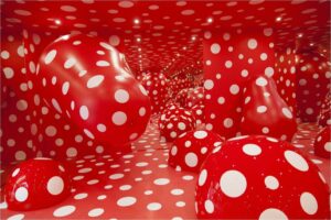 yayoi-kusama-artista-giapponese-mostra-beyond-the-magazine