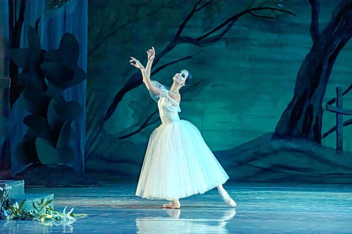 San-Carlo-Ballet-For-Peace-Beyond-the-Magazine-Russia-Ucraina