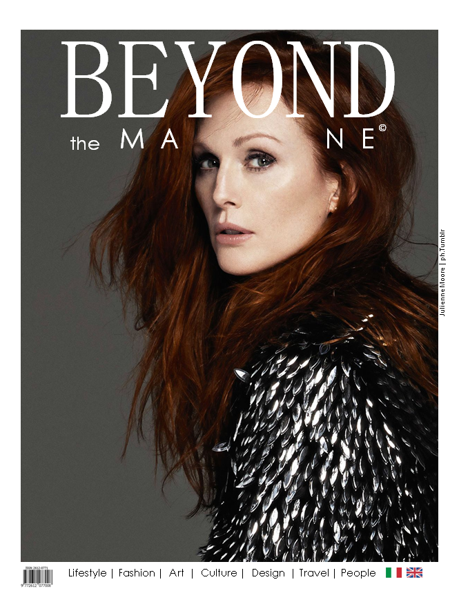 julienne moore attrice sulla copertina di Beyond the Magazine