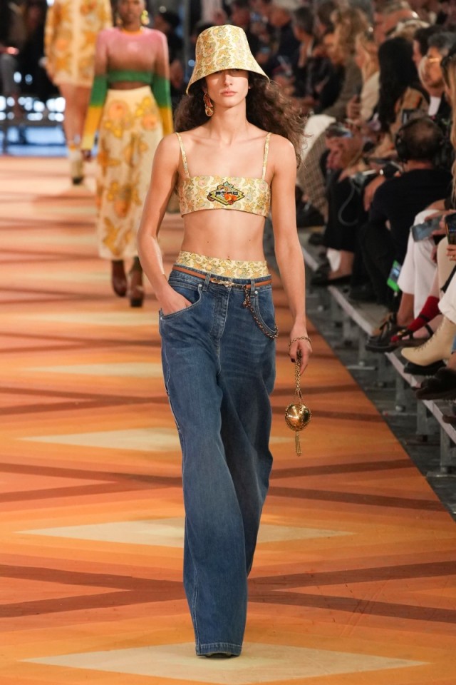 Etro MFW SS23, Articolo su Beyond the Magazine