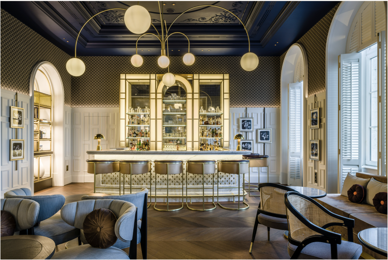 Hilton Dubrovnik Imperial Bar, design di Goddard Littlefair, articolo su Beyond the Magazine