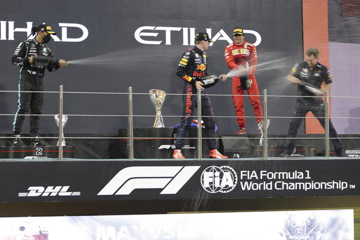 Ferrari Trento Doc, Max Verstappen, vittoria mondiale, articolo su Beyond the Magazine