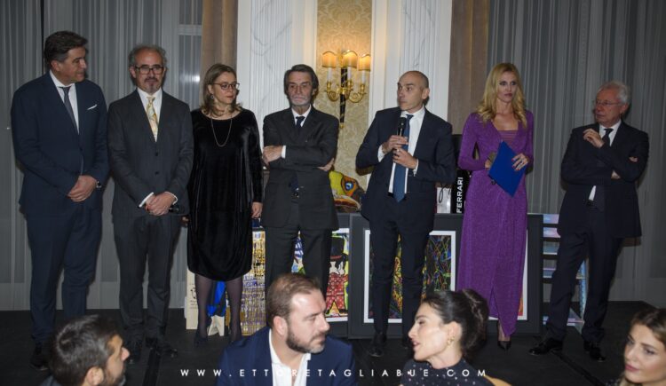 Ospiti durante la cena di gala benefica della Fondazione De Marchi, articolo su Beyond the Magazine
