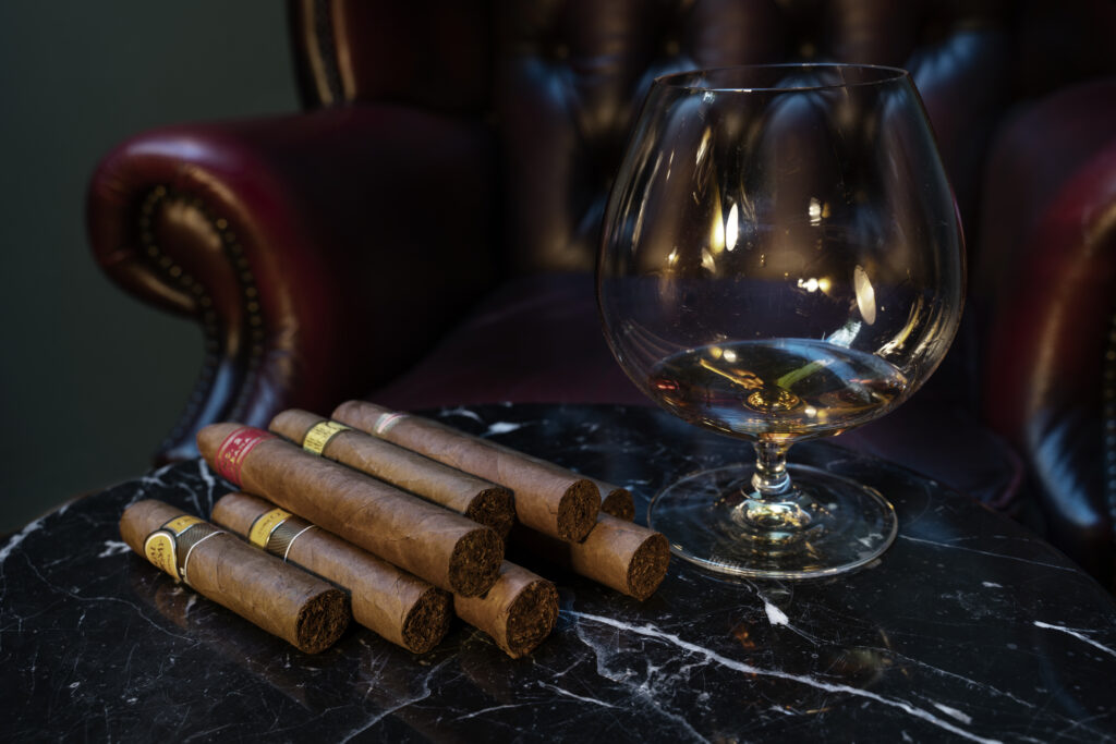 Hotel De' Ricci e l'esclusiva Cigar Lounge, a Roma, articolo su Beyond the Magazine