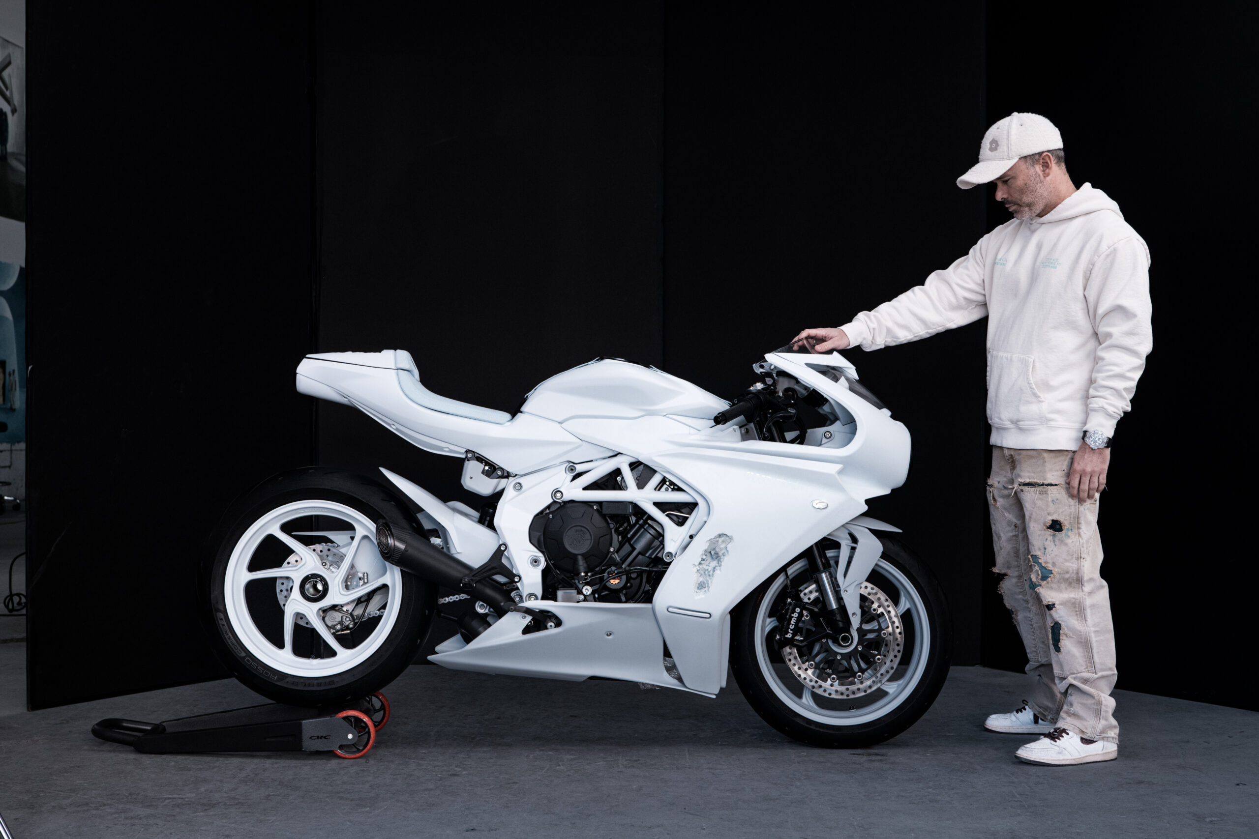 MV Agusta Superveloce Arsham: un nuovo gioiello per veri collezionisti