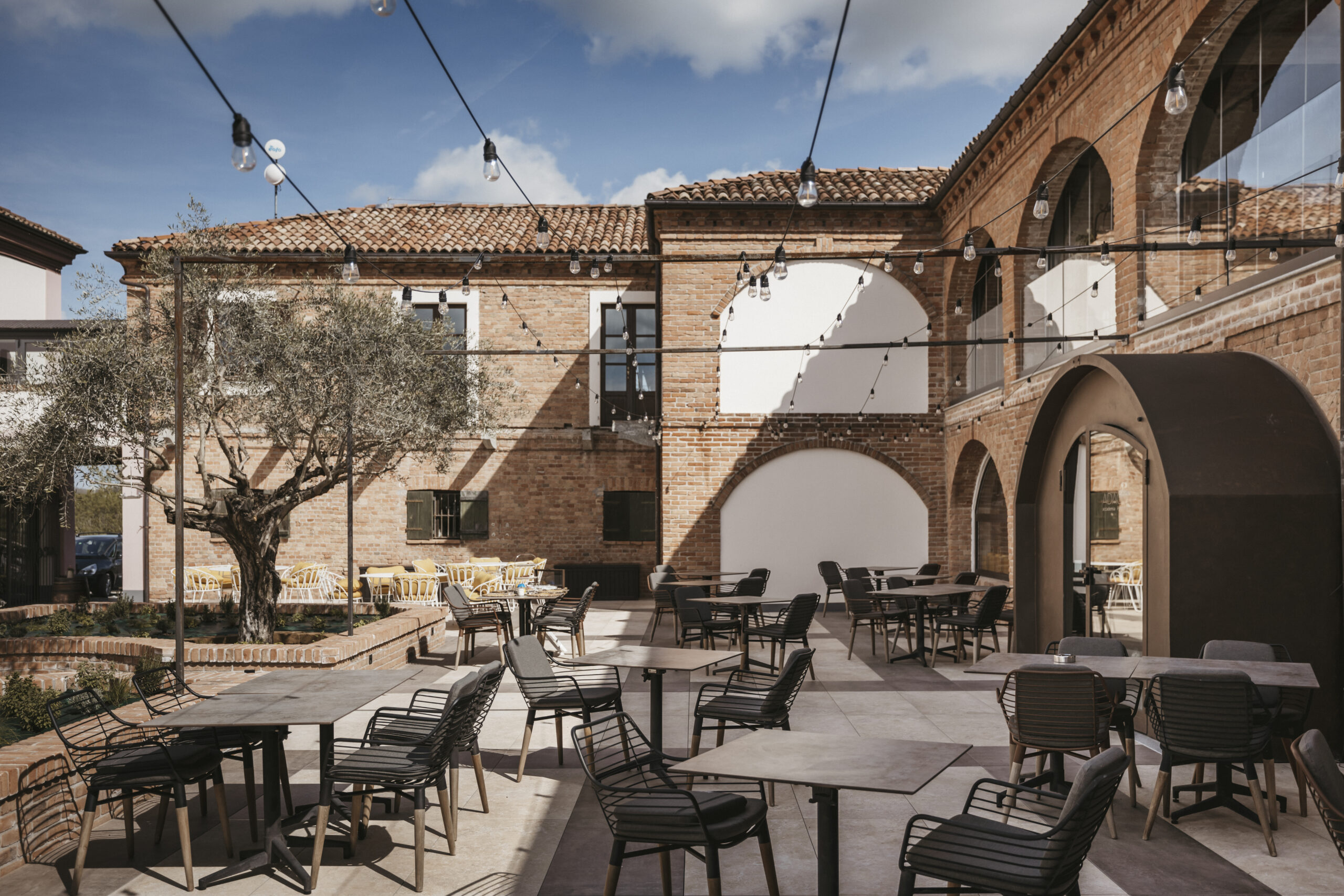 Almranto Relais, articolo su Beyond the Magazine