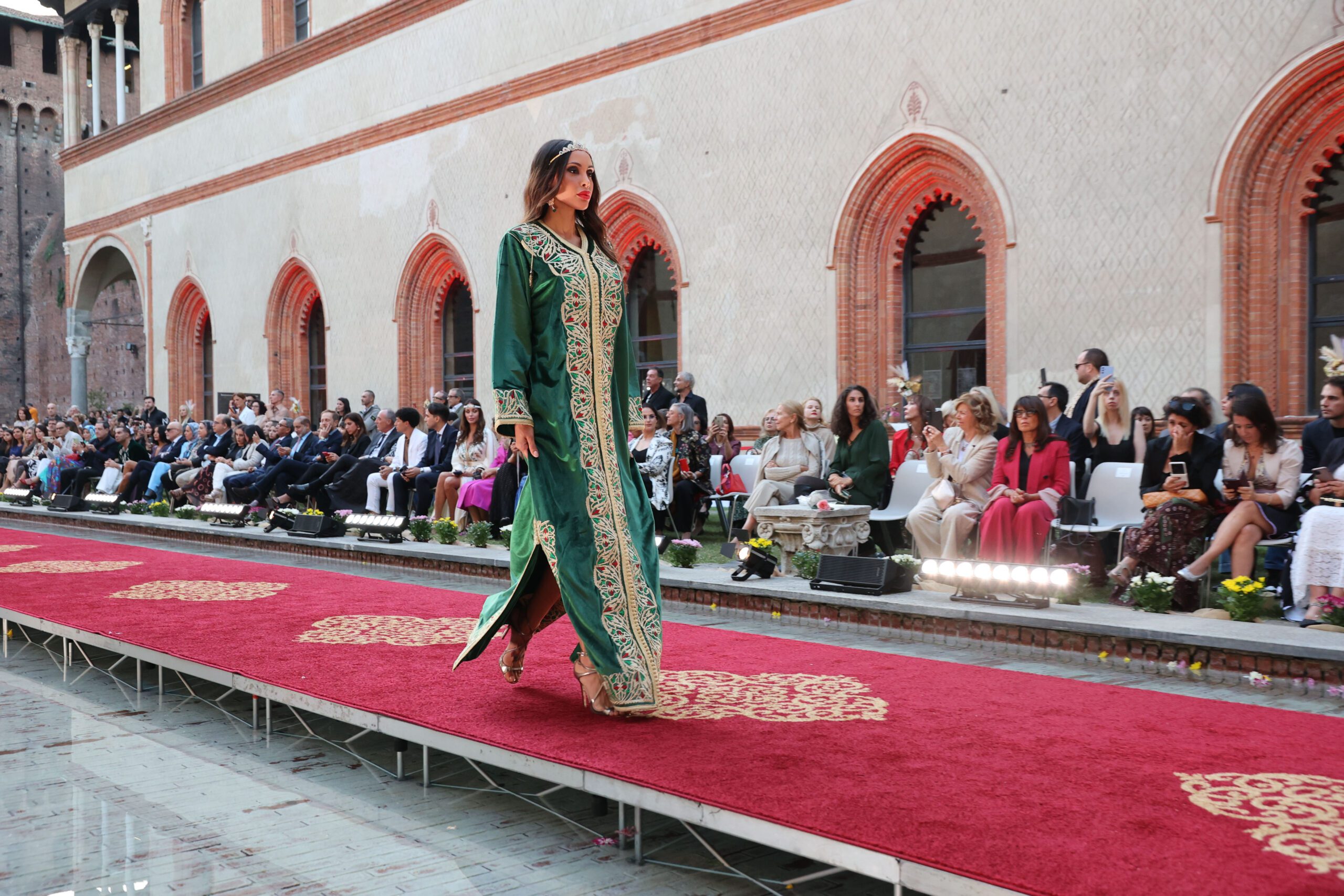 Hnia Harrati SS25, articolo su Beyond the Magazine
