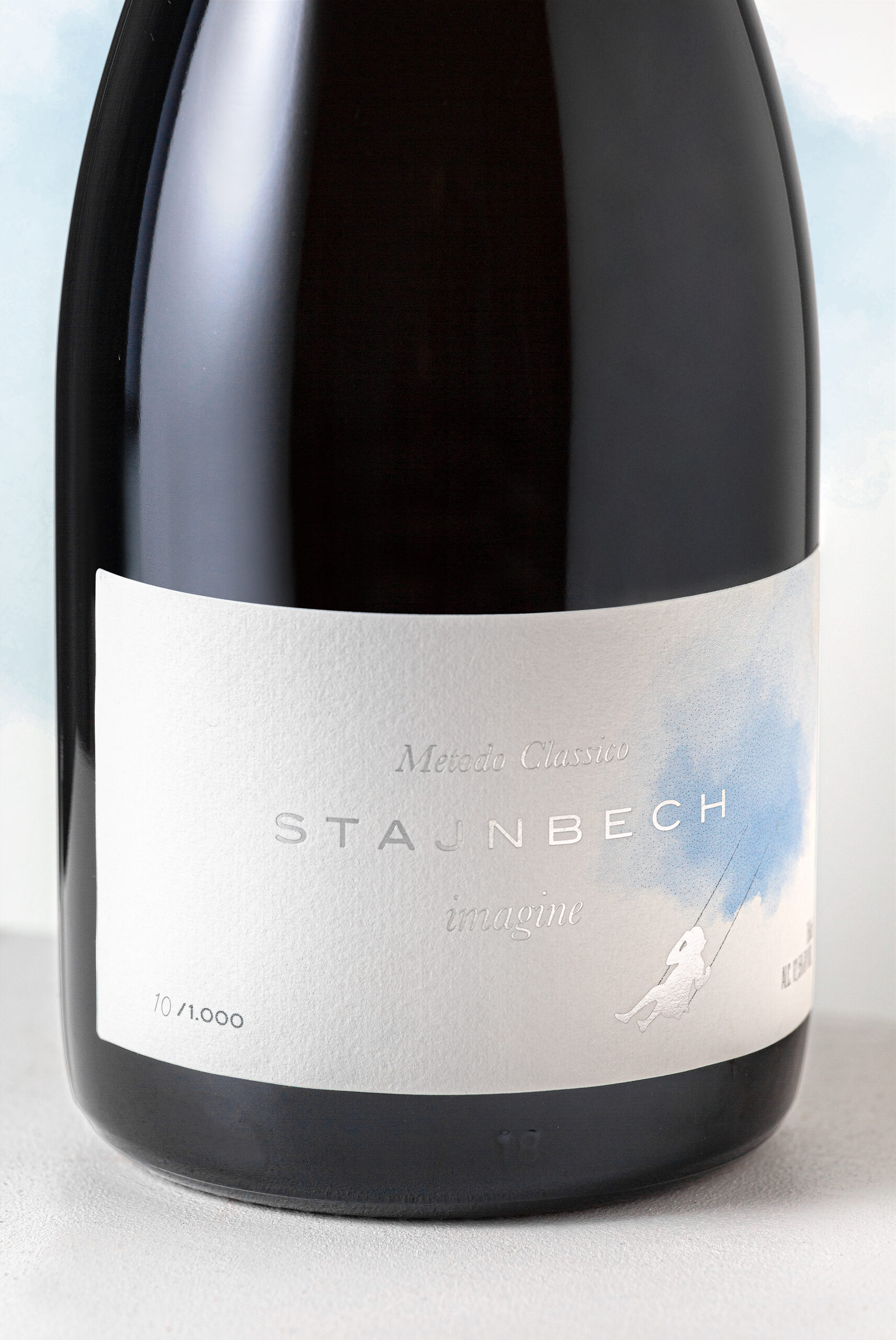 Stajnbech, articolo su Beyond the Magazine