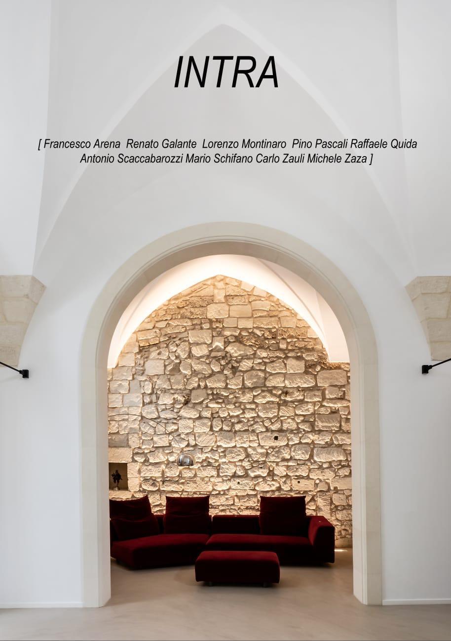 Intra, Mostra, articolo su Beyond the Magazine