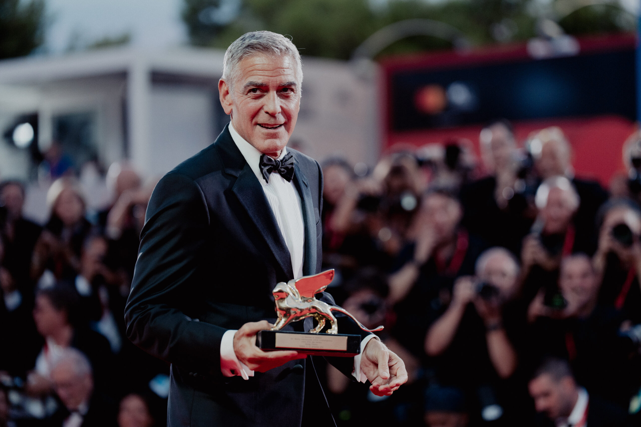 George Clooney, articolo su Beyond the Magazine, Venezia 83