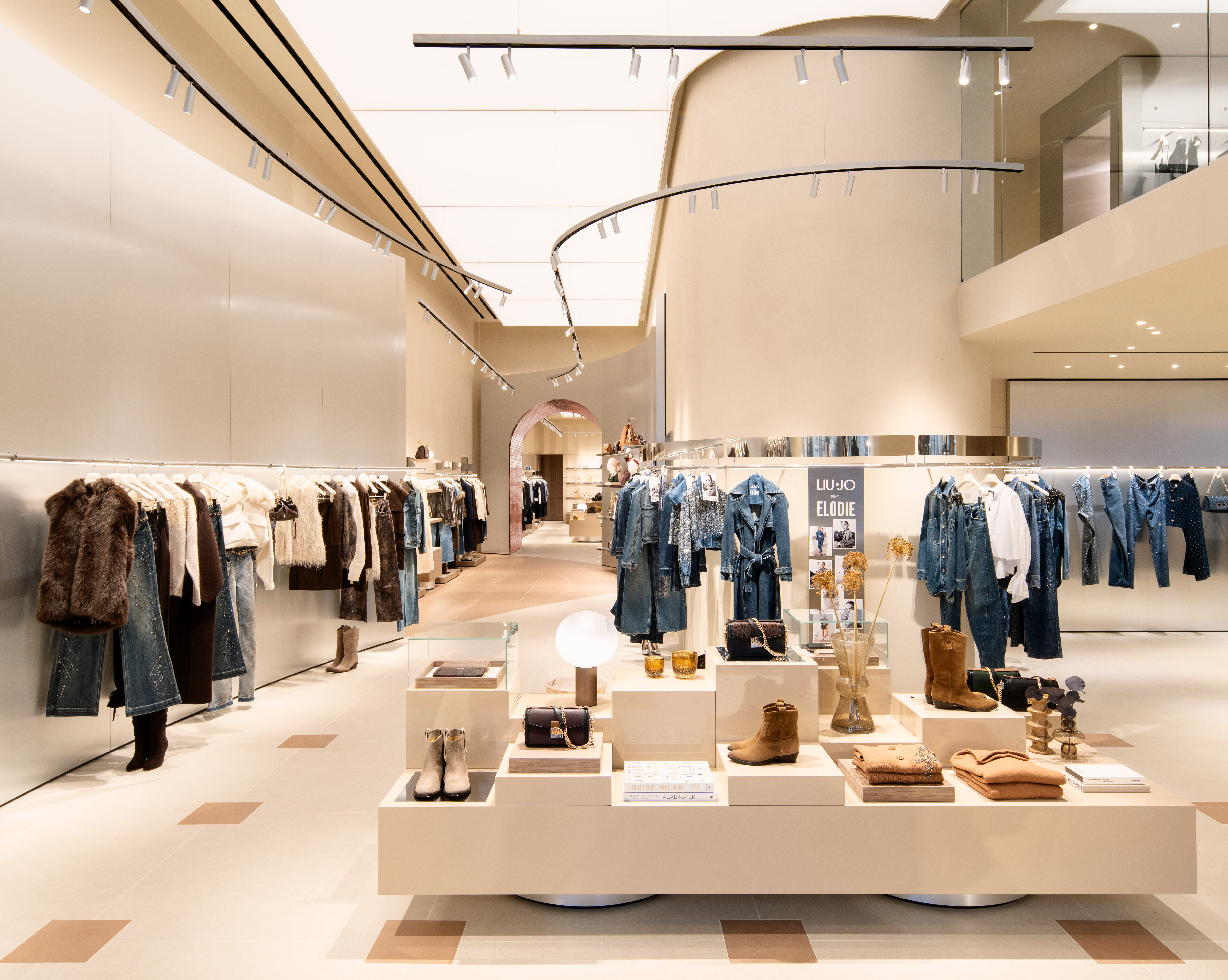 Liu Jo Circle, Fashion, articolo su Beyond the Magazine