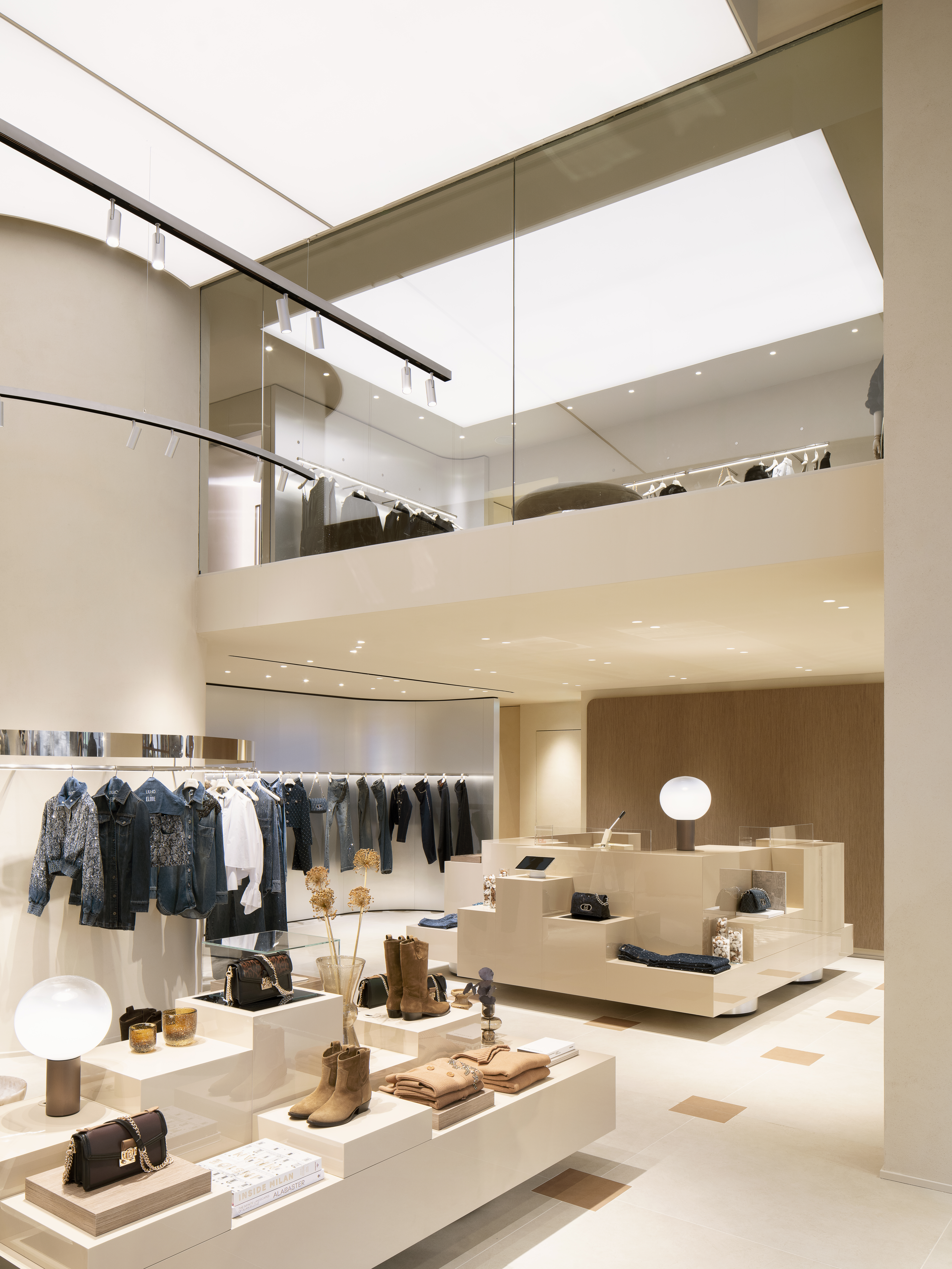 Liu Jo Circle, Fashion, articolo su Beyond the Magazine, new concept store