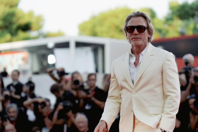 ✨ Unstoppable elegance at the 2024 Venice Film Festival! 

The seventh red carpet was dominated by Loewe’s refined and sophisticated creations, thanks to the remarkable revival led by the genius of creative director Jonathan Anderson. 🔥 It was inevitable, given the close relationship between the brand and Luca Guadagnino, director of the competing film Queer, who was accompanied on the red carpet by a stellar cast: Daniel Craig, the captivating newcomer Drew Starkey, Lesley Manville, and Jason Schwartzman.

The true highlight? A bold and intriguing new dimension of men’s elegance that truly captivated us. 💥 Meanwhile, Rachel Weisz embodied timeless, seductive elegance in a flawless Atelier Versace creation, standing gracefully by her husband Craig.

We were also enchanted by the impeccable style displayed by some of the leading ladies making a mark in this year’s festival: 😍
🔸 Isabelle Huppert, ever more unattainable
🔸 Tilda Swinton, the epitome of minimalist chic
🔸 Taylor Russell, daring to experiment with mixed results

Photocredit: @Federicapierpaoliphoto
Press: @Beyondthemagazine
Comm: Beyond the Rules

A red carpet that reminded us why we love both cinema... and fashion! 🎬✨

 #Venice2024 #RedCarpet #IconicGlamour #Loewe #Versace #CinemaAndStyle #TimelessElegance #VeniceFilmFestival #Queer #LucaGuadagnino #RedCarpetDress #Cinema #Movie